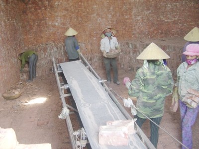 (File) Laborers working at a hazardous place